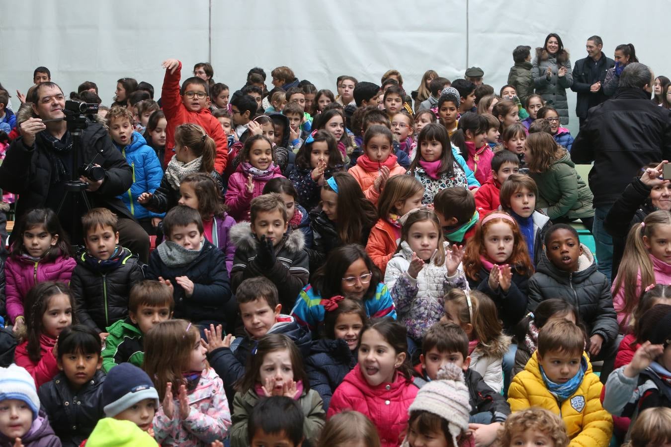 Setecientos alumnos disfrutan en el colegio Las Gaunas de la música de Pablo Sáinz Villegas