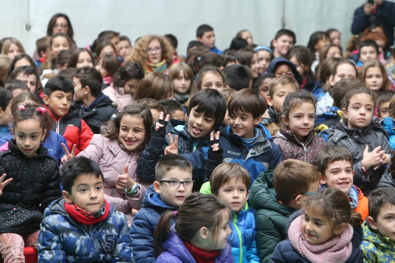 Setecientos alumnos disfrutan en el colegio Las Gaunas de la música de Pablo Sáinz Villegas