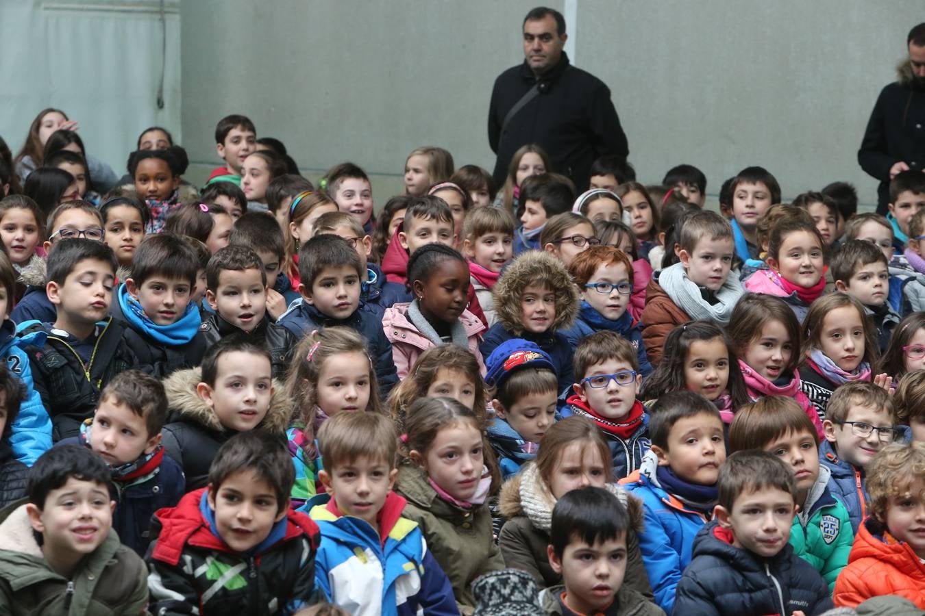 Setecientos alumnos disfrutan en el colegio Las Gaunas de la música de Pablo Sáinz Villegas