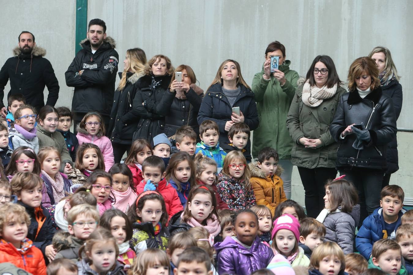 Setecientos alumnos disfrutan en el colegio Las Gaunas de la música de Pablo Sáinz Villegas