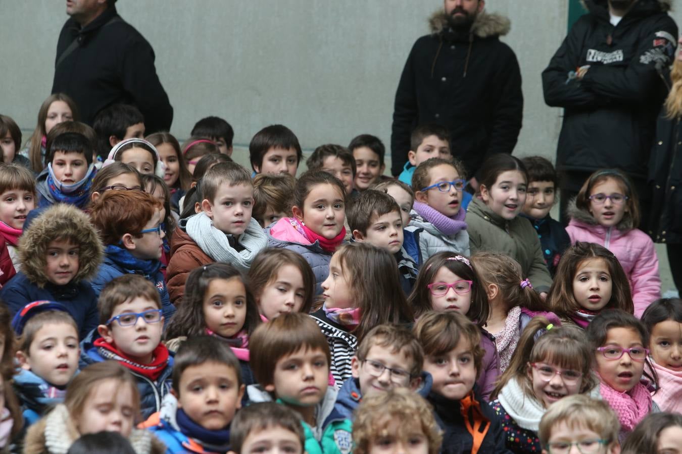 Setecientos alumnos disfrutan en el colegio Las Gaunas de la música de Pablo Sáinz Villegas