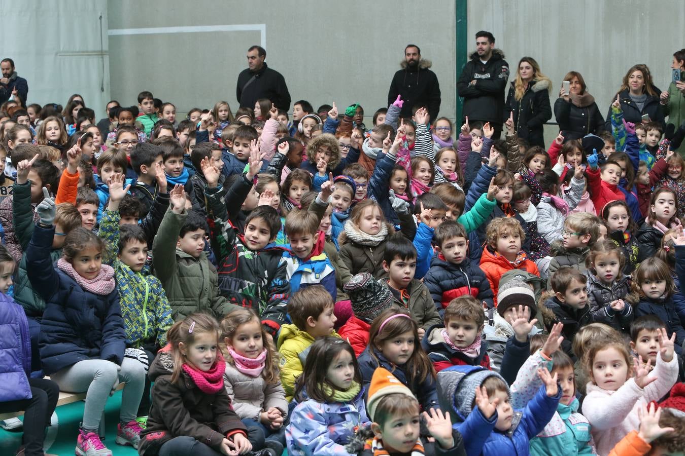 Setecientos alumnos disfrutan en el colegio Las Gaunas de la música de Pablo Sáinz Villegas