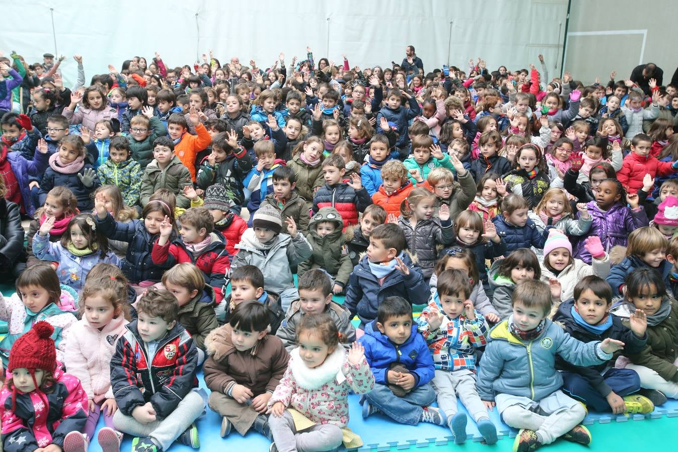 Setecientos alumnos disfrutan en el colegio Las Gaunas de la música de Pablo Sáinz Villegas