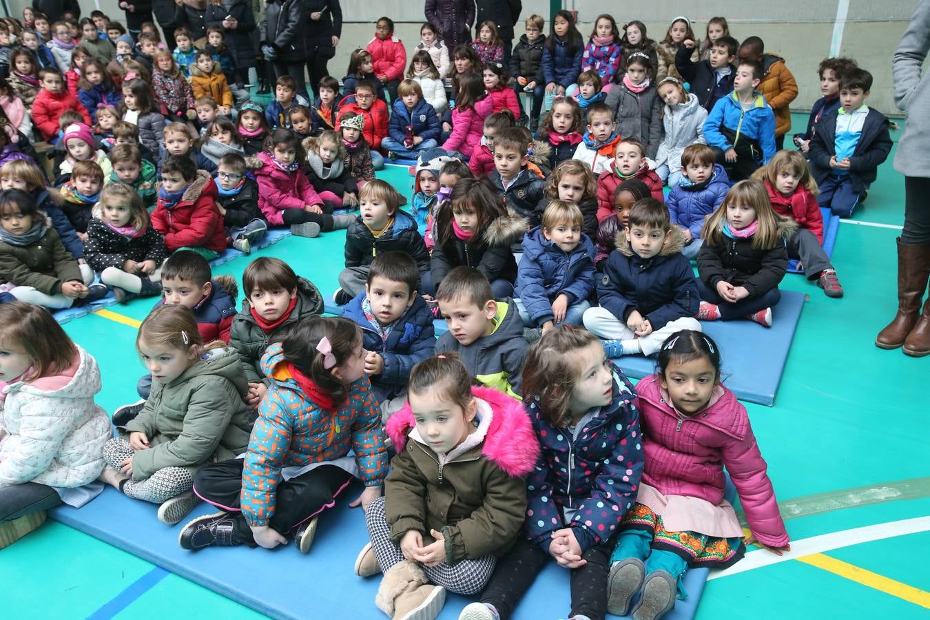 Setecientos alumnos disfrutan en el colegio Las Gaunas de la música de Pablo Sáinz Villegas