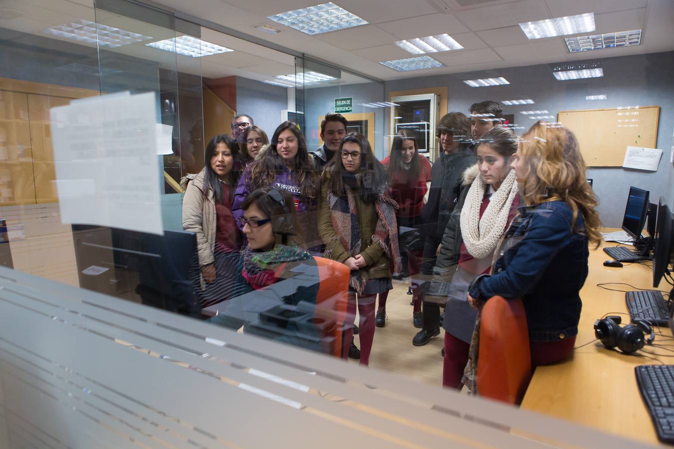 Los alumnos del programa Pmar II del Sagrado Corazón, Jesuitas visitan la multimedia de Diario LA RIOJA