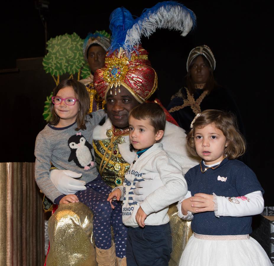 Sonrisas y lloros en la visita de los Reyes al Auditorio