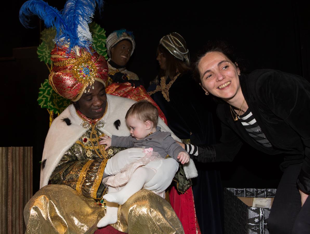 Sonrisas y lloros en la visita de los Reyes al Auditorio