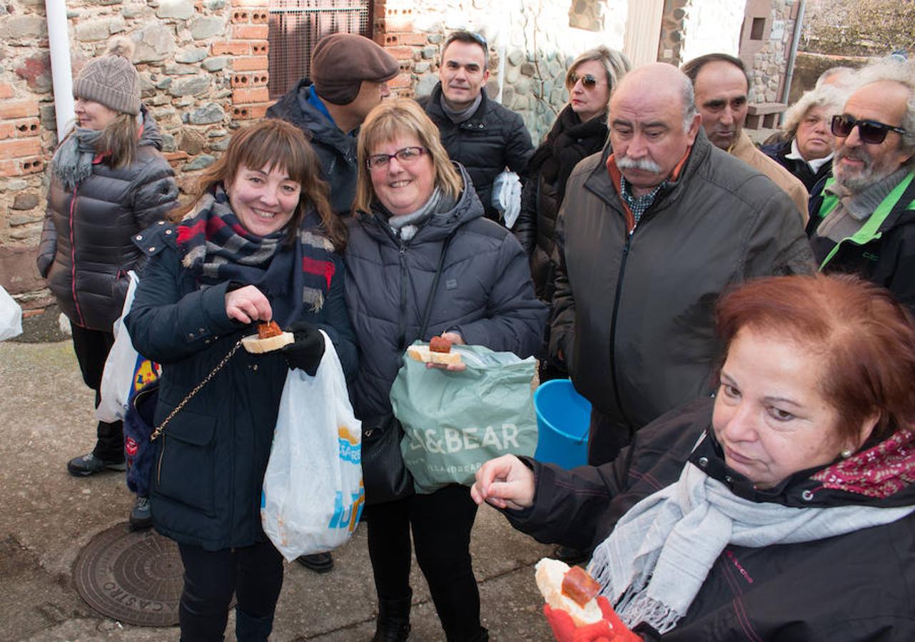 Reparto de habas en Ojacastro