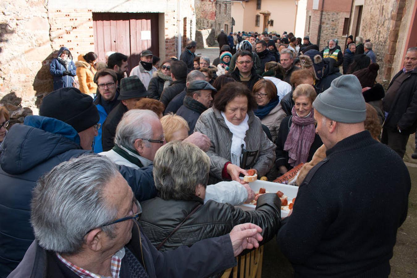 Reparto de habas en Ojacastro