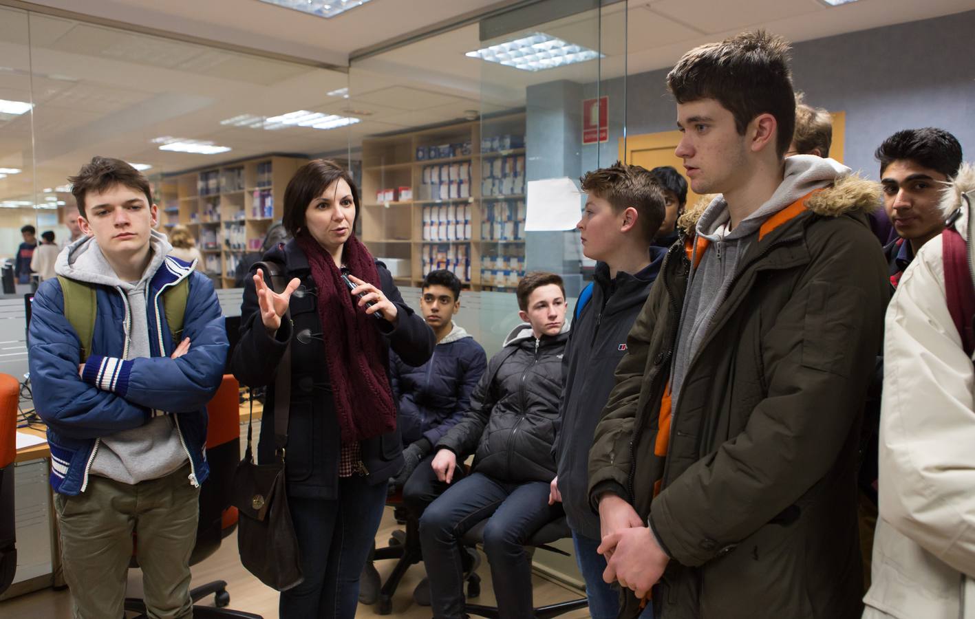 Alumnos del Lancaster Royal Grammar School visitan la multimedia de Diario LA RIOJA