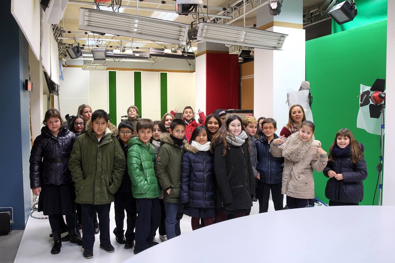 Los alumnos de 5º de Primaria del Colegio logroñés Adoratrices visitan la multimedia de Diario LA RIOJA