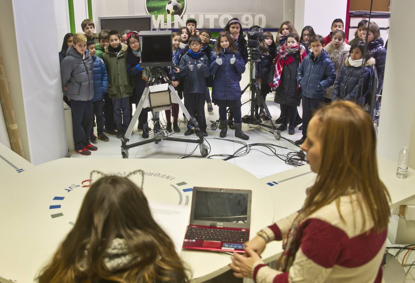 Los alumnos de 5º de Primaria del Colegio logroñés Adoratrices visitan la multimedia de Diario LA RIOJA