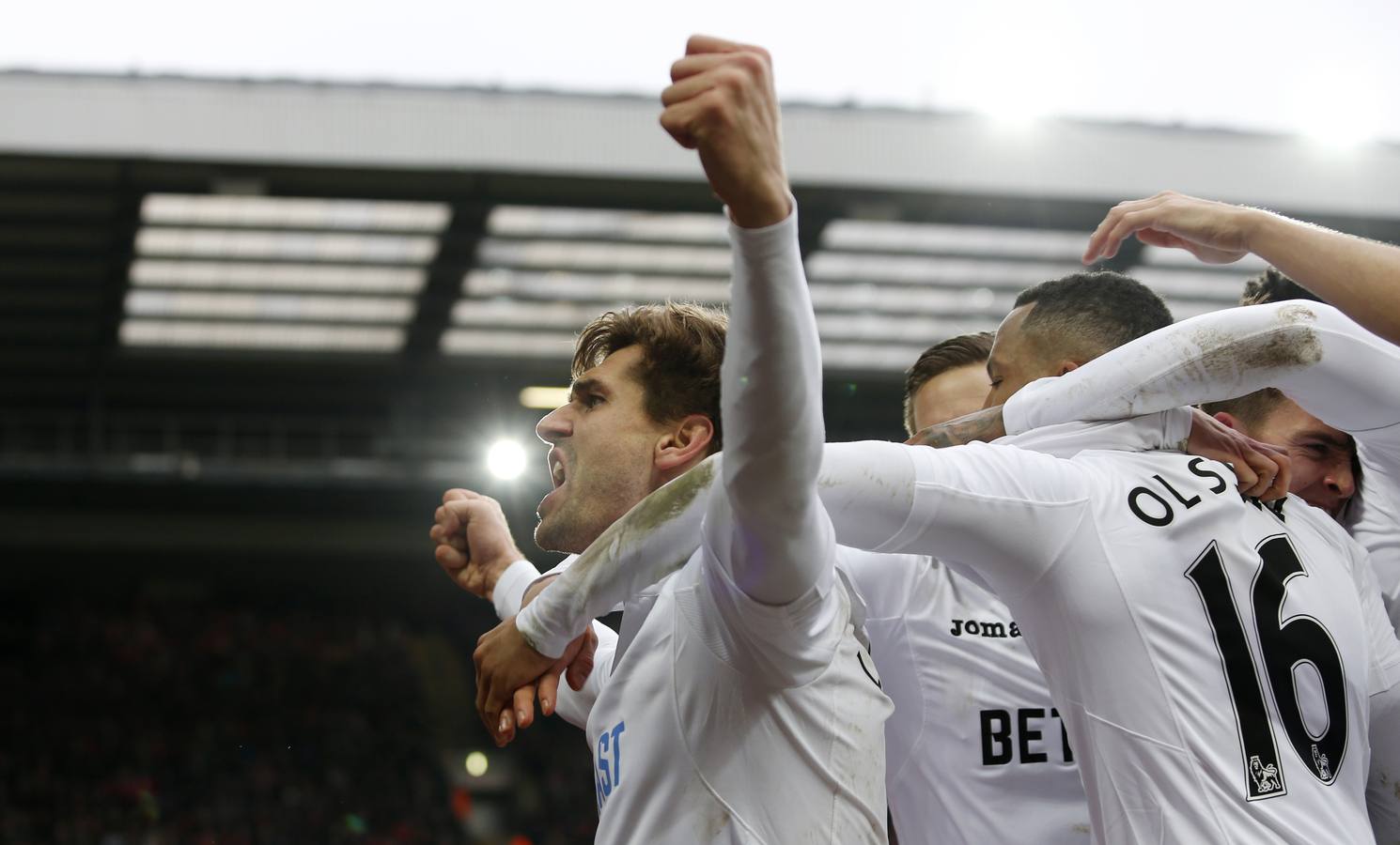 Fernando Llorente toma Anfield