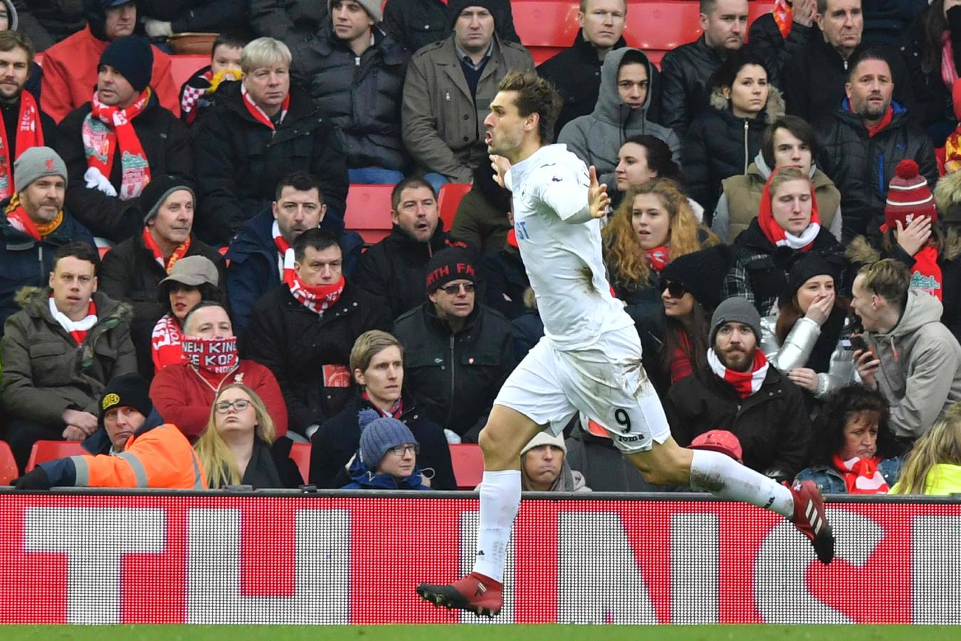 Fernando Llorente toma Anfield