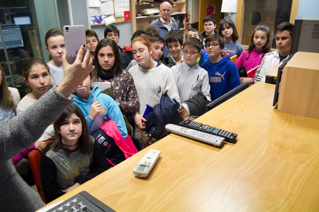 Los alumnos de 6º A del CEIP Las Gaunas visitan la multimedia de Diario LA RIOJA