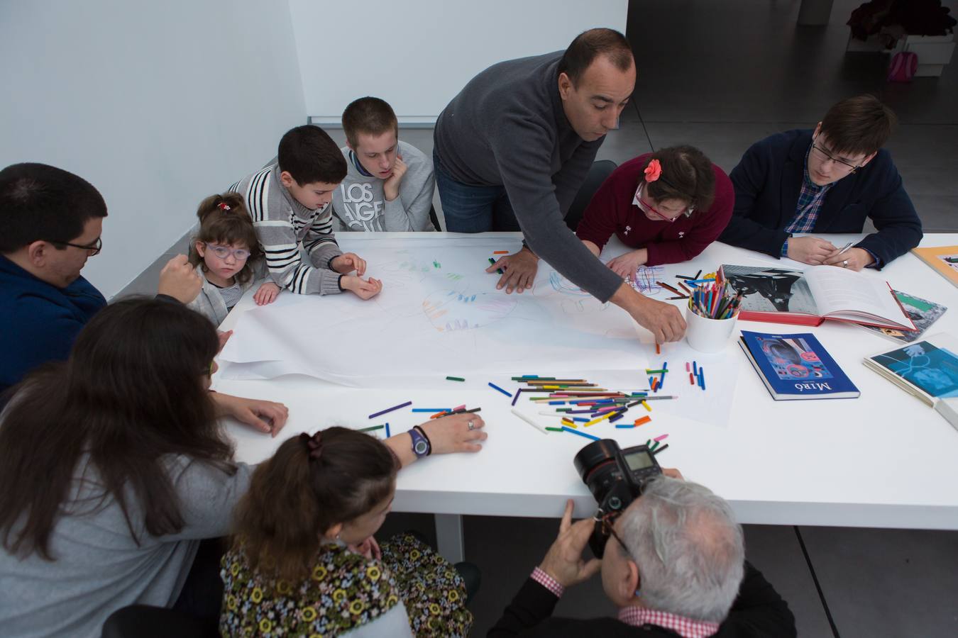 El Museo Würth acoge la sesión de fotos de la campaña de FEAPS &#039;Soy cómplice&#039;, con Lorenzo Quinn