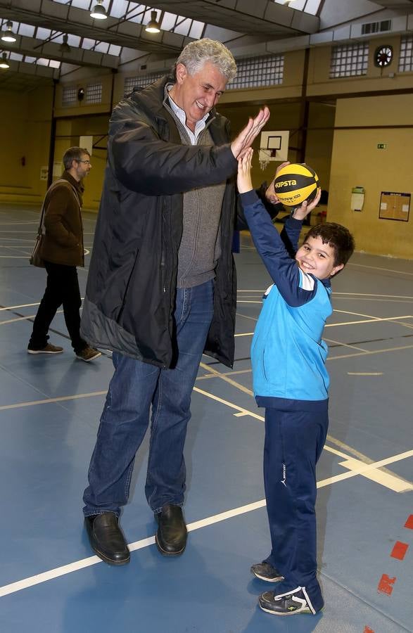 Fernando Romay participa en el entrenamiento de la cantera del CB Clavijo