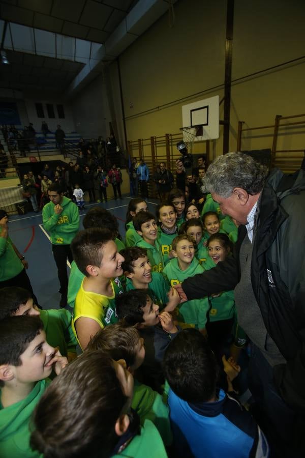 Fernando Romay participa en el entrenamiento de la cantera del CB Clavijo