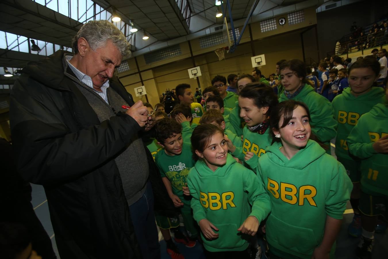 Fernando Romay participa en el entrenamiento de la cantera del CB Clavijo