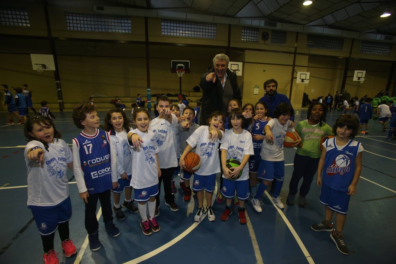 Fernando Romay participa en el entrenamiento de la cantera del CB Clavijo