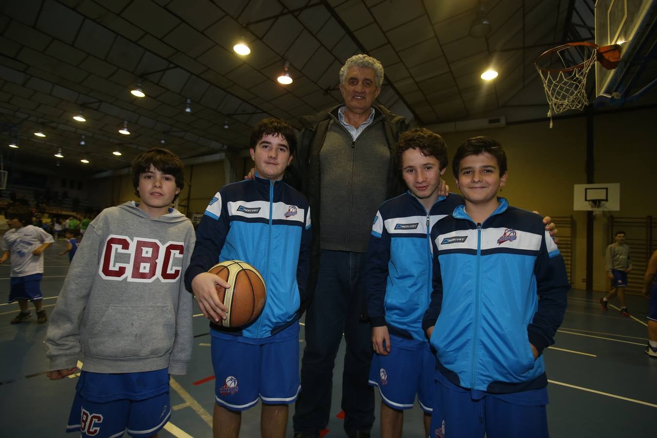 Fernando Romay participa en el entrenamiento de la cantera del CB Clavijo