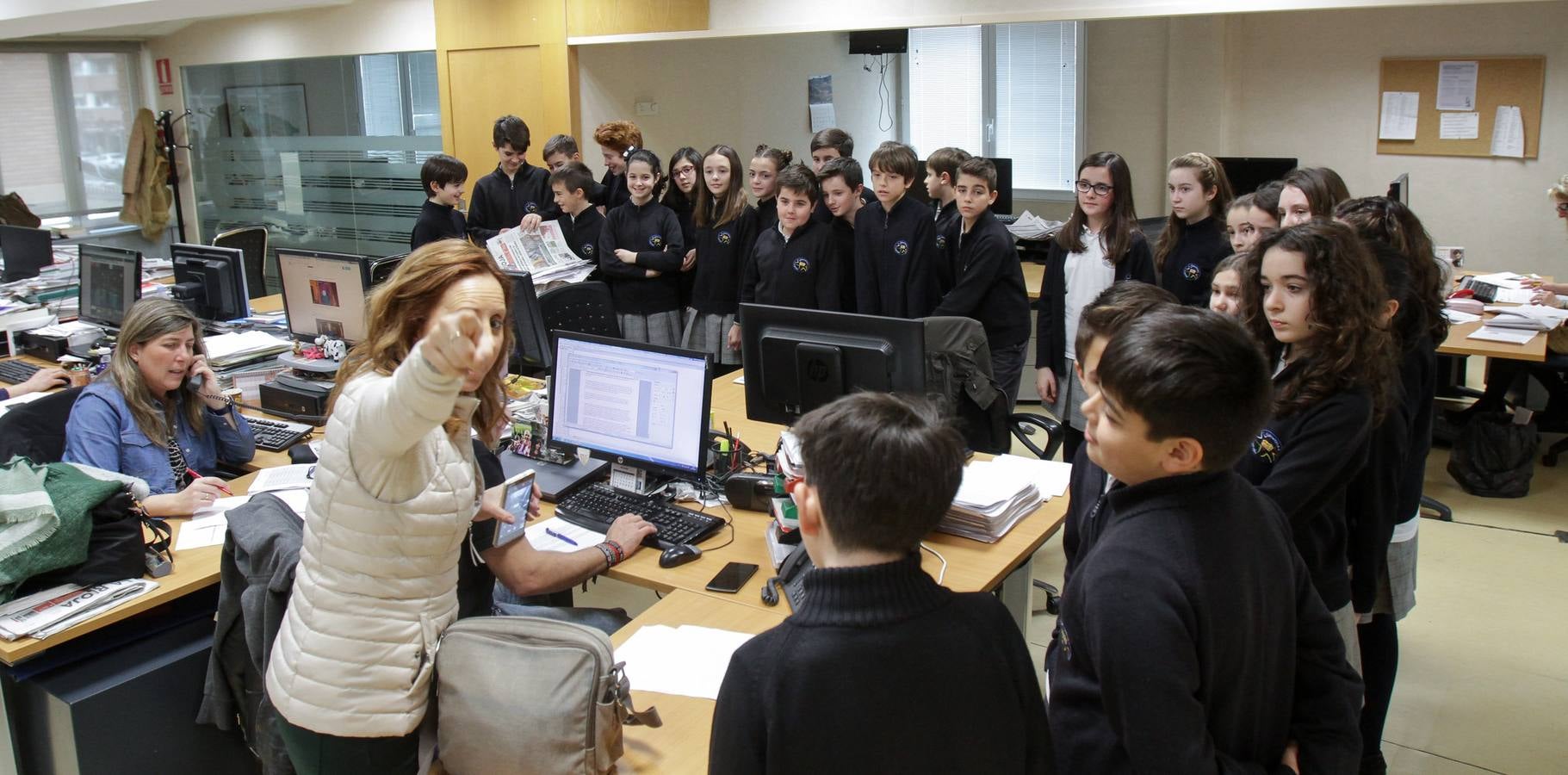 Los alumnos del 6º B del colegio Nuestra Señora del Buen Consejo, Agustinas, visitan la multimedia de Diario LA RIOJA