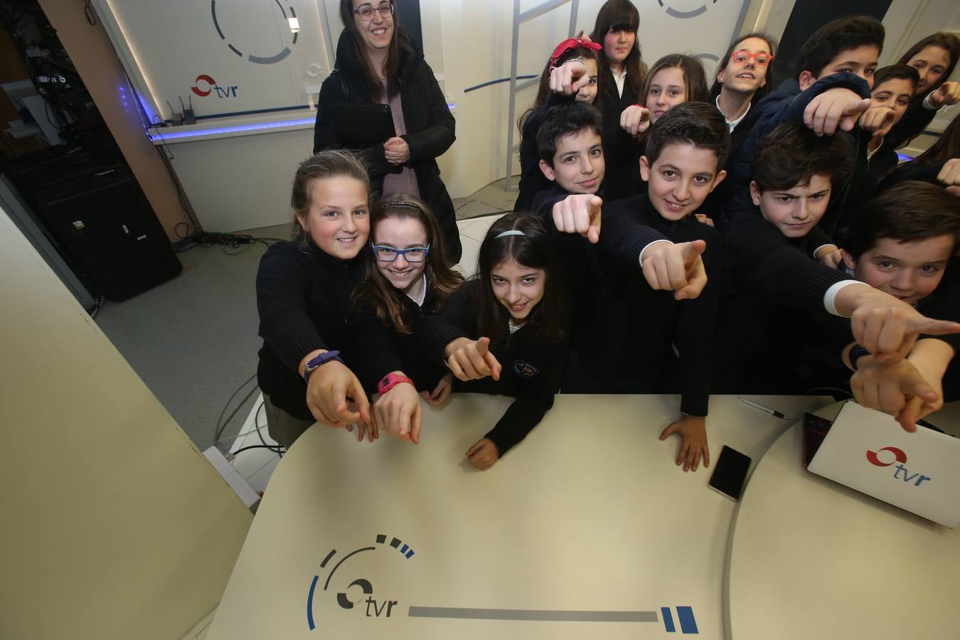 Los de alumnos de 6ºC del colegio Nuestra Señora del Buen Consejo, Agustinas, visitan la mulmedia de Diario LA RIOJA