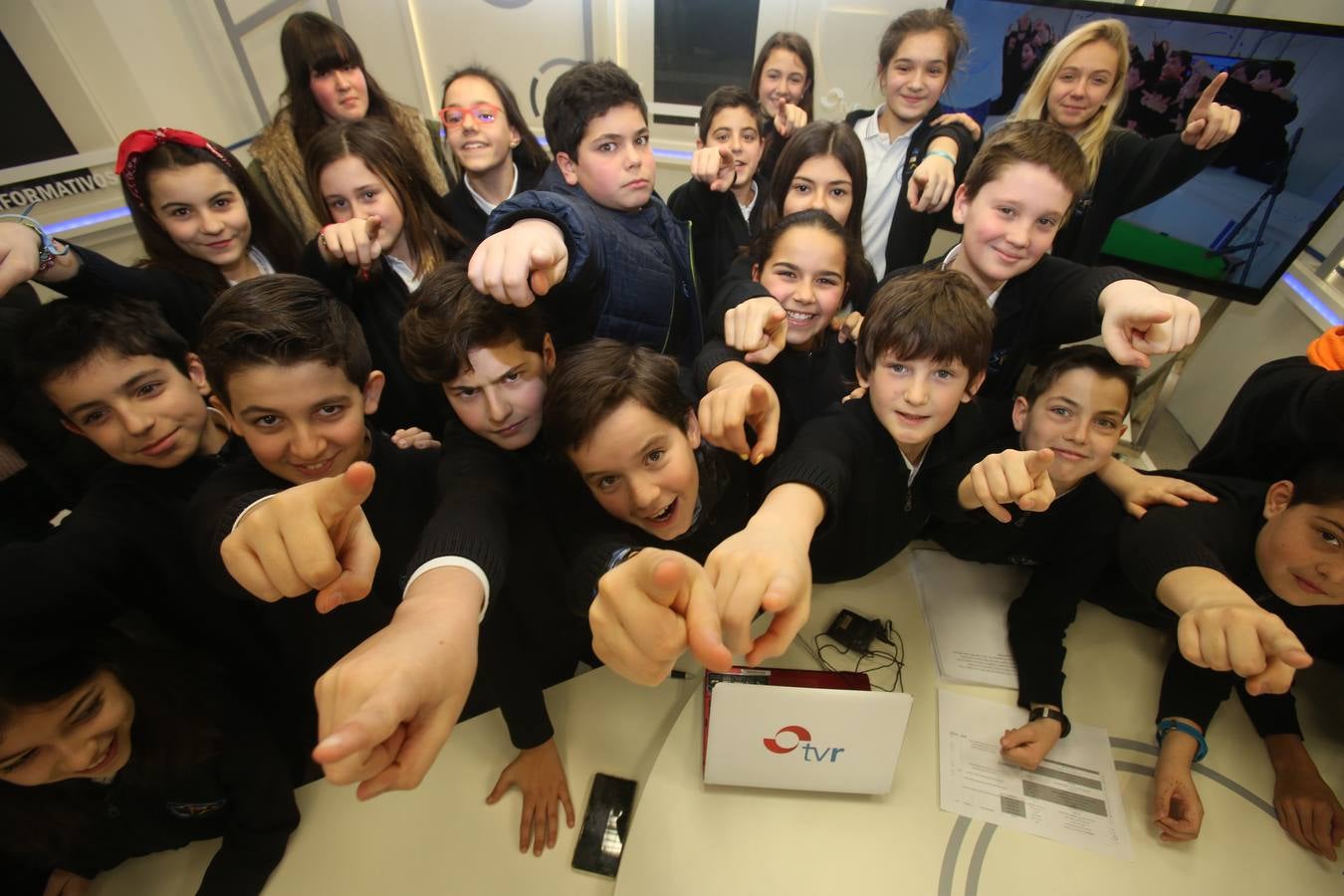 Los de alumnos de 6ºC del colegio Nuestra Señora del Buen Consejo, Agustinas, visitan la mulmedia de Diario LA RIOJA