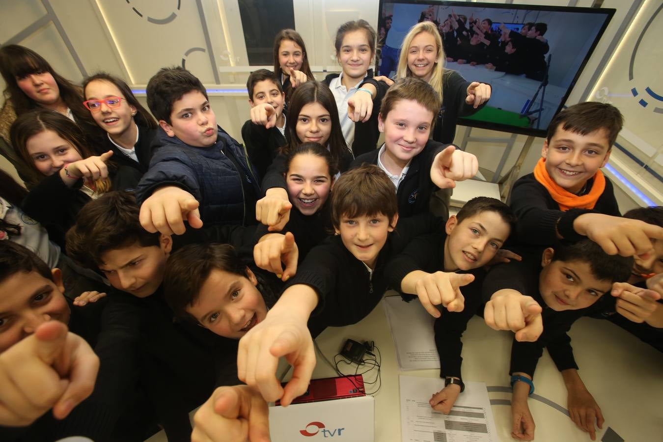 Los de alumnos de 6ºC del colegio Nuestra Señora del Buen Consejo, Agustinas, visitan la mulmedia de Diario LA RIOJA