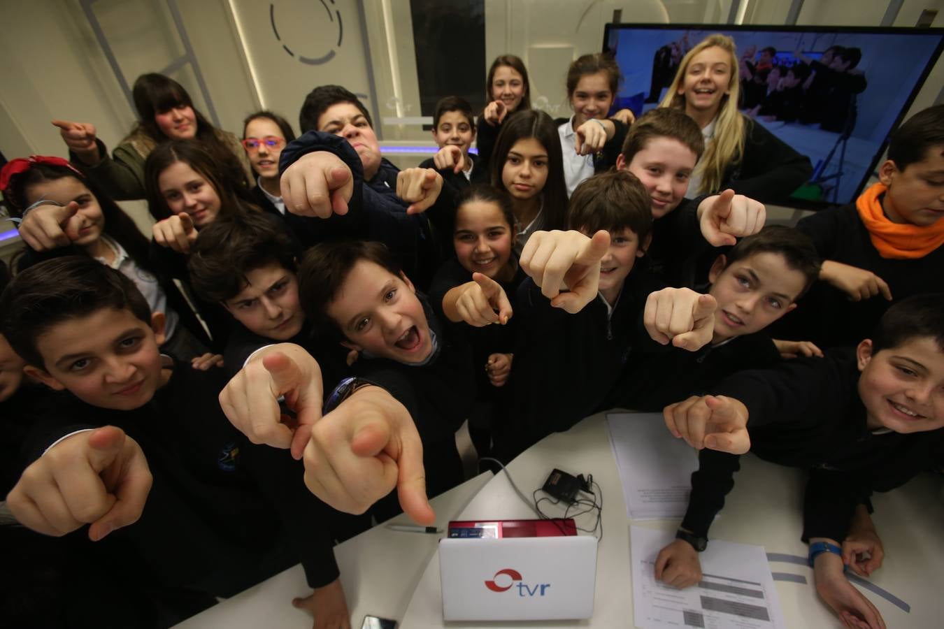 Los de alumnos de 6ºC del colegio Nuestra Señora del Buen Consejo, Agustinas, visitan la mulmedia de Diario LA RIOJA