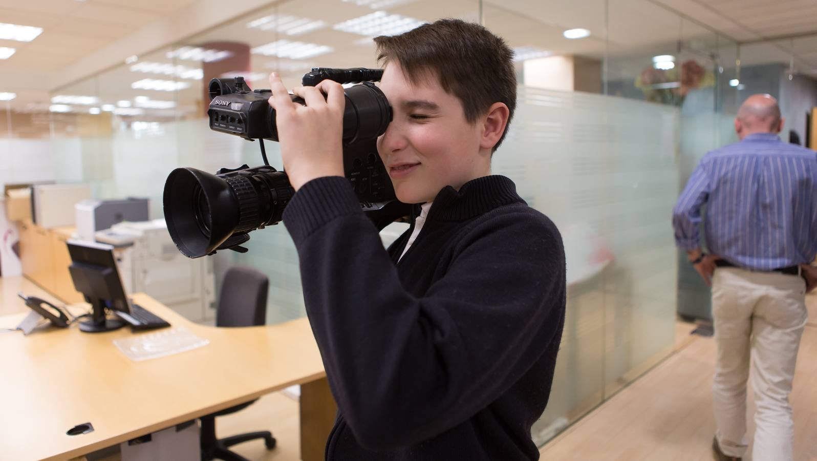 Los alumnos de 6 º A del colegio Nuestra Señora del Buen Consejo, Agustinas, visitan la multimedia de Diario LA RIOJA