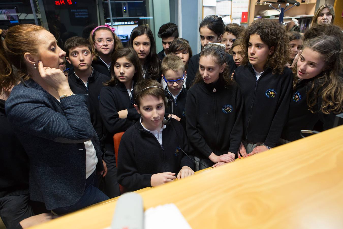 Los alumnos de 6 º A del colegio Nuestra Señora del Buen Consejo, Agustinas, visitan la multimedia de Diario LA RIOJA