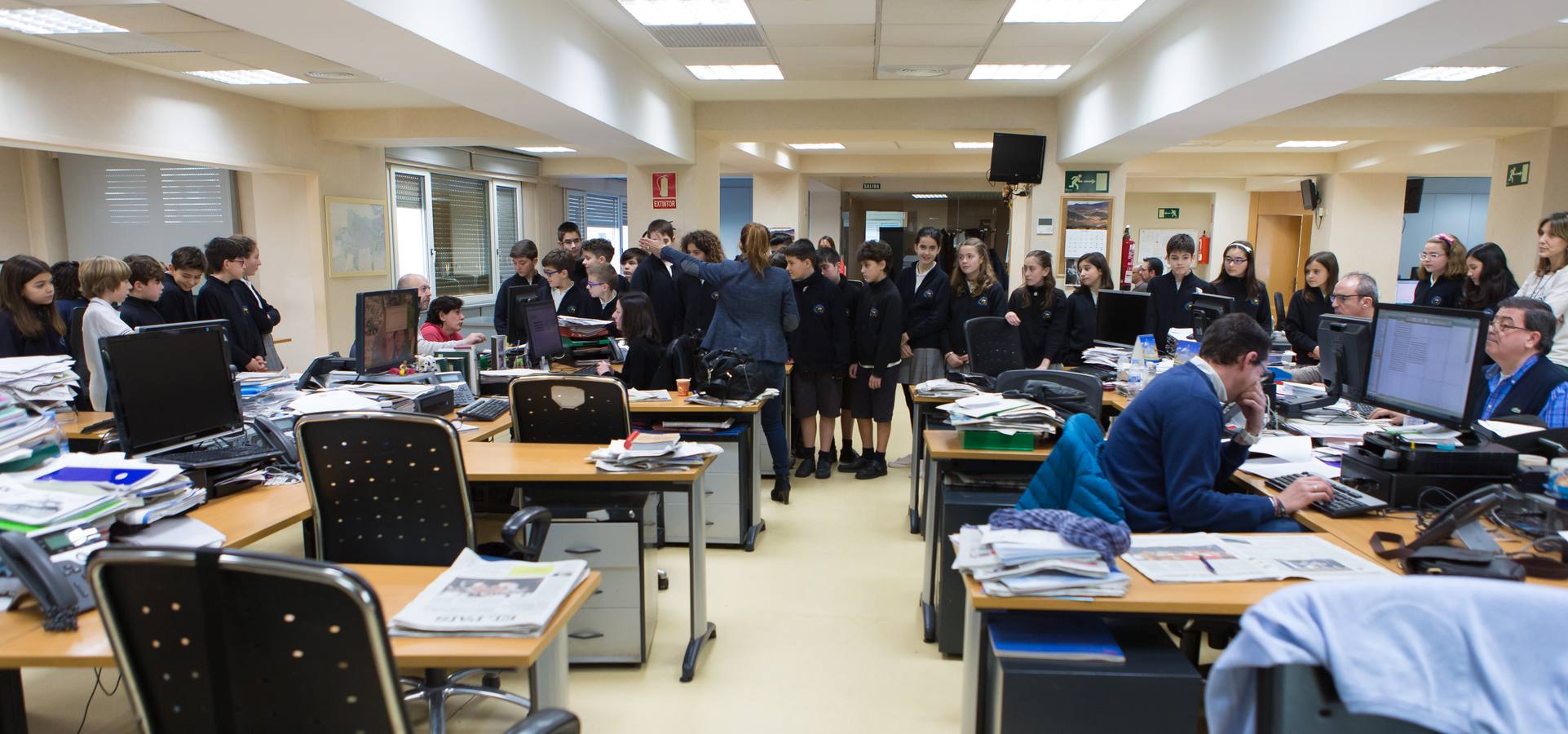 Los alumnos de 6 º A del colegio Nuestra Señora del Buen Consejo, Agustinas, visitan la multimedia de Diario LA RIOJA