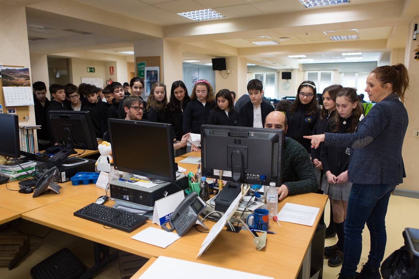 Los alumnos de 6 º A del colegio Nuestra Señora del Buen Consejo, Agustinas, visitan la multimedia de Diario LA RIOJA