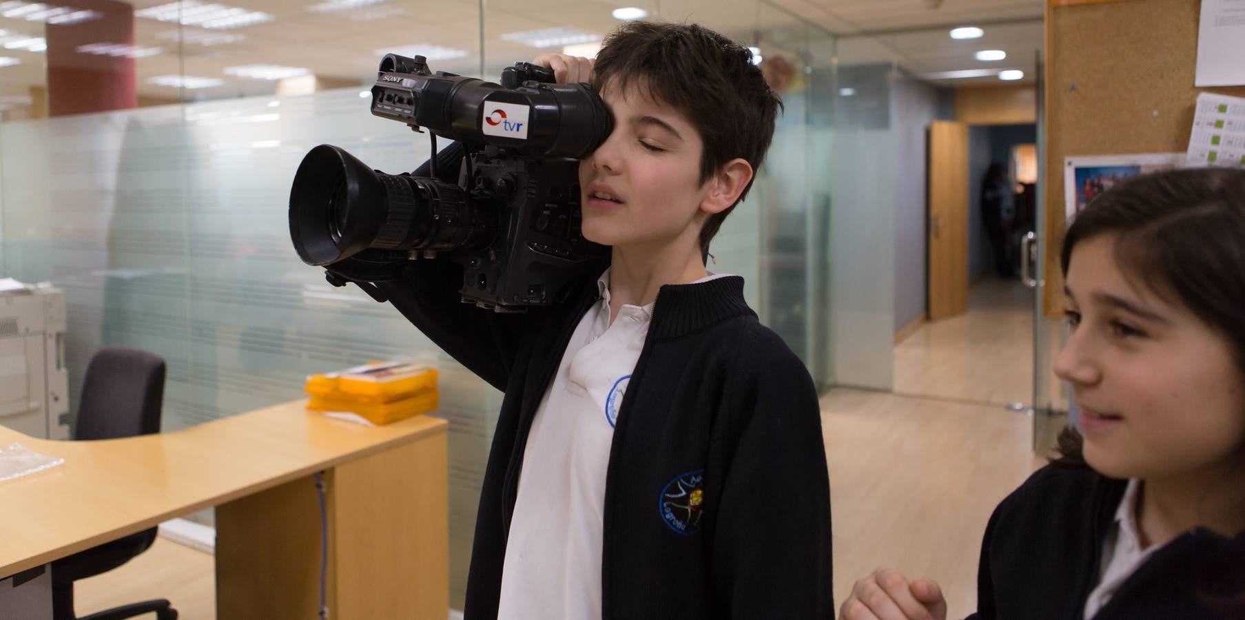 Los alumnos de 6 º A del colegio Nuestra Señora del Buen Consejo, Agustinas, visitan la multimedia de Diario LA RIOJA