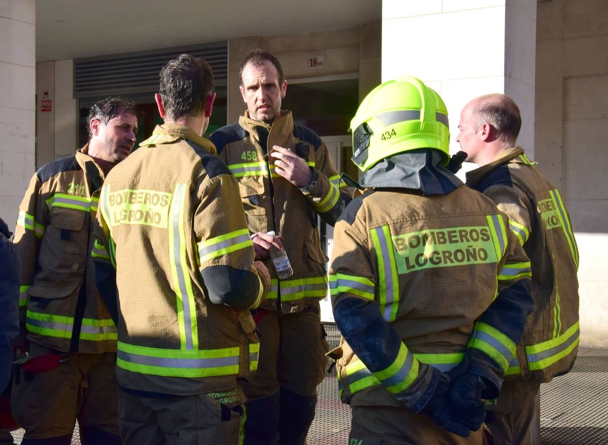 La actuación de los bomberos en la fuga de una caldera en la calle Club Deportivo