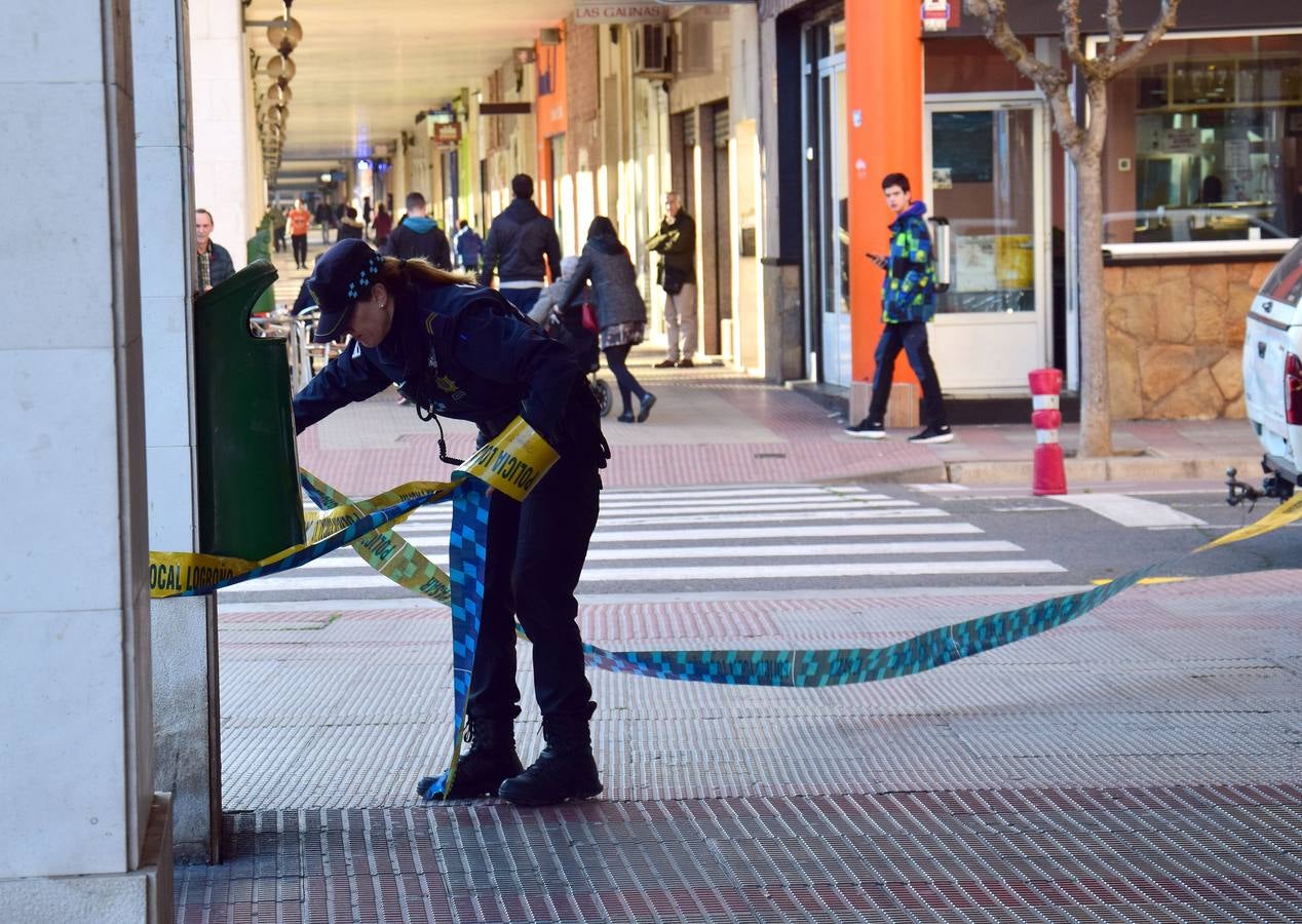 La actuación de los bomberos en la fuga de una caldera en la calle Club Deportivo