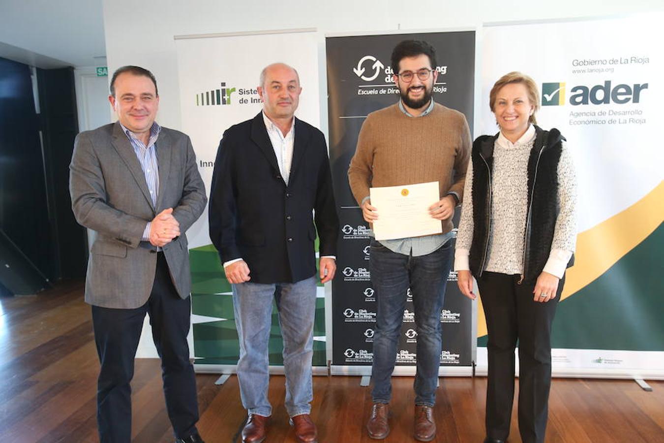 Diplomas como epílogo del curso de directivos