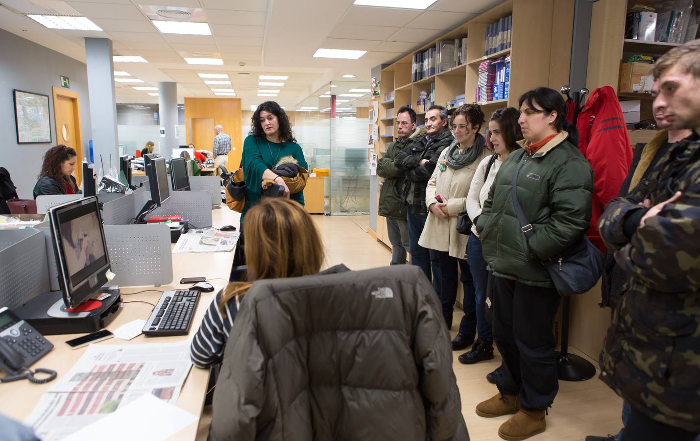 Fundación Cáritas Chavicar del centro de inserción social de Santo Domingo visitan la multimedia de Diario LA RIOJA