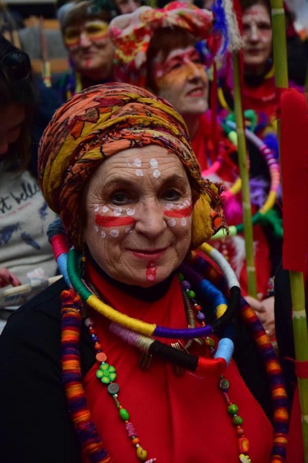 La Fiesta de Carnaval de las Personas Mayores llena el polideportivo de Las Gaunas