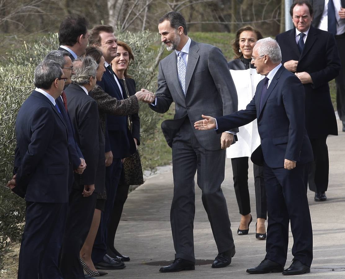 Felipe VI brinda con Rioja por la investigación y la enología