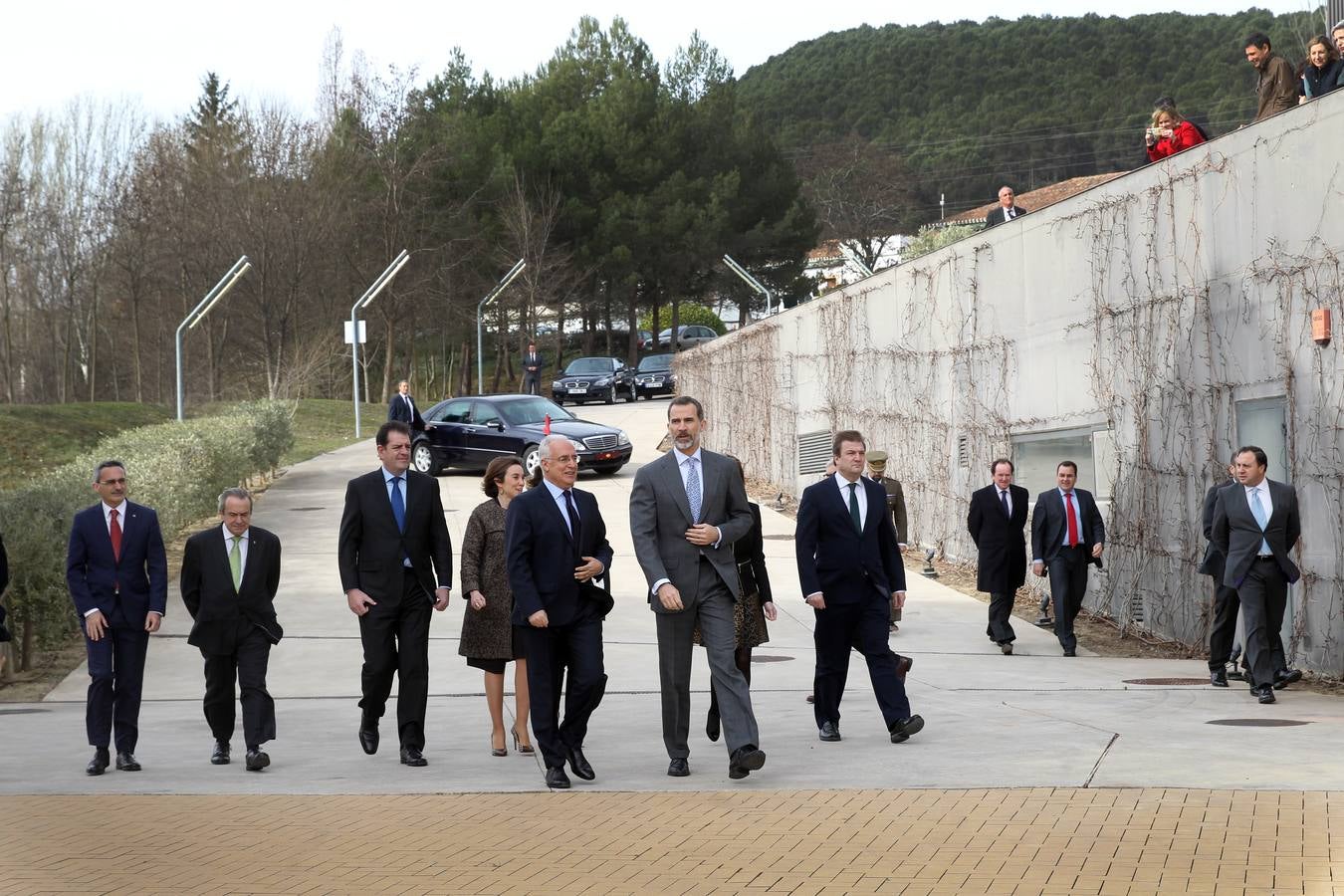 Felipe VI brinda con Rioja por la investigación y la enología