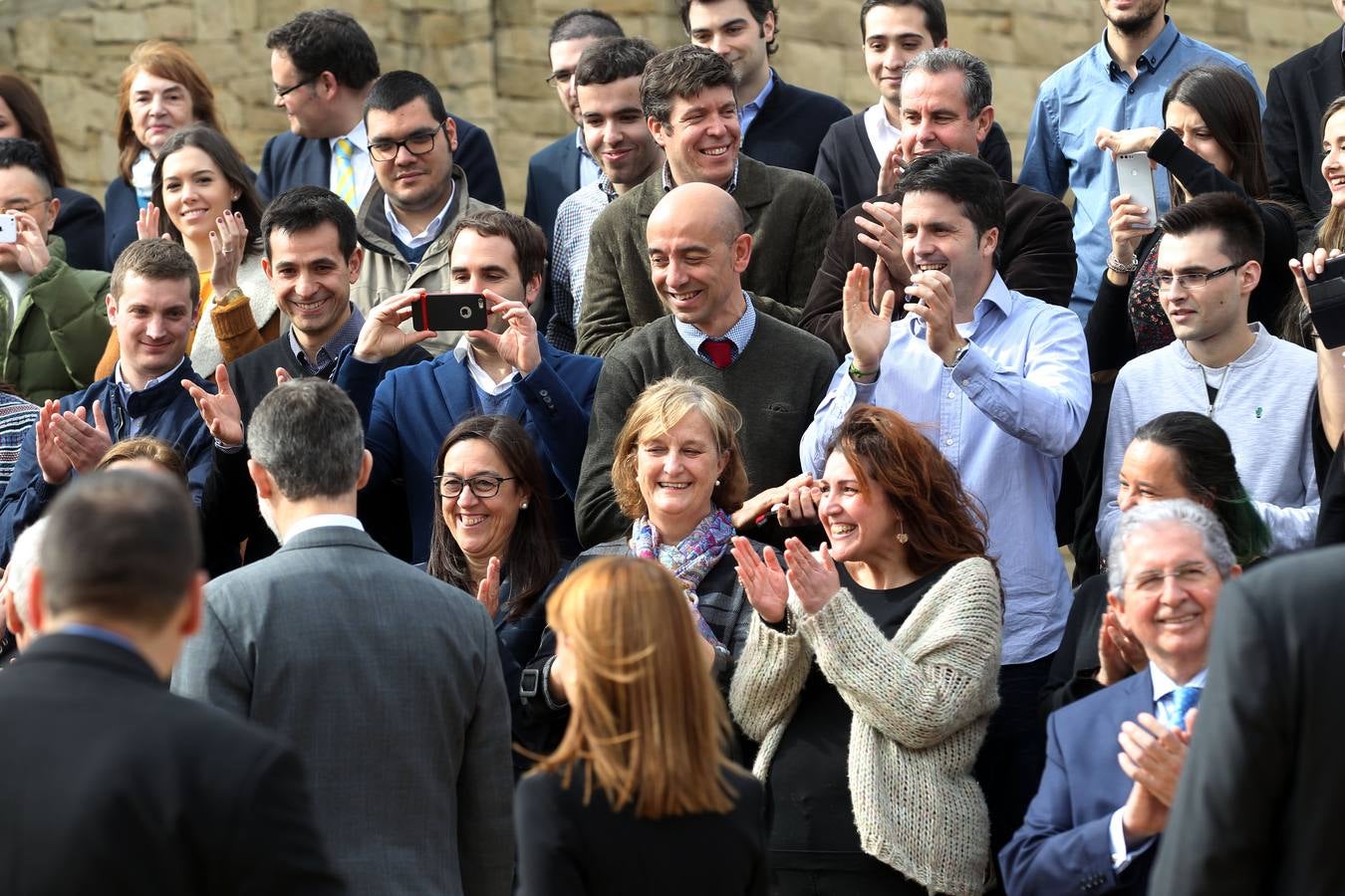 Felipe VI brinda con Rioja por la investigación y la enología