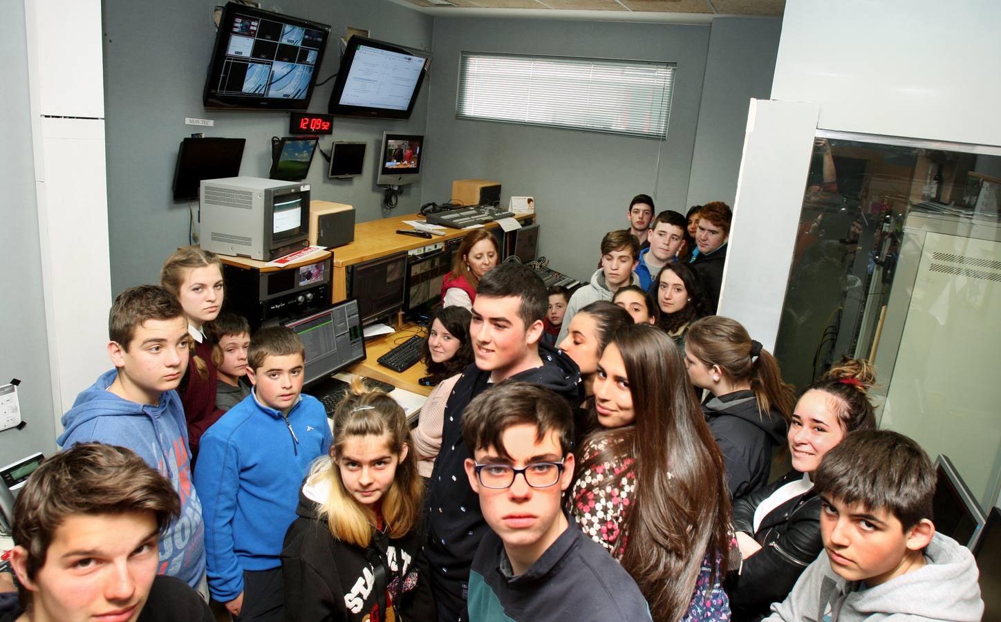 Los alumnos de 3 º de la ESDO FP del IES Laboral visitan la multimedia de Diario LA RIOJA