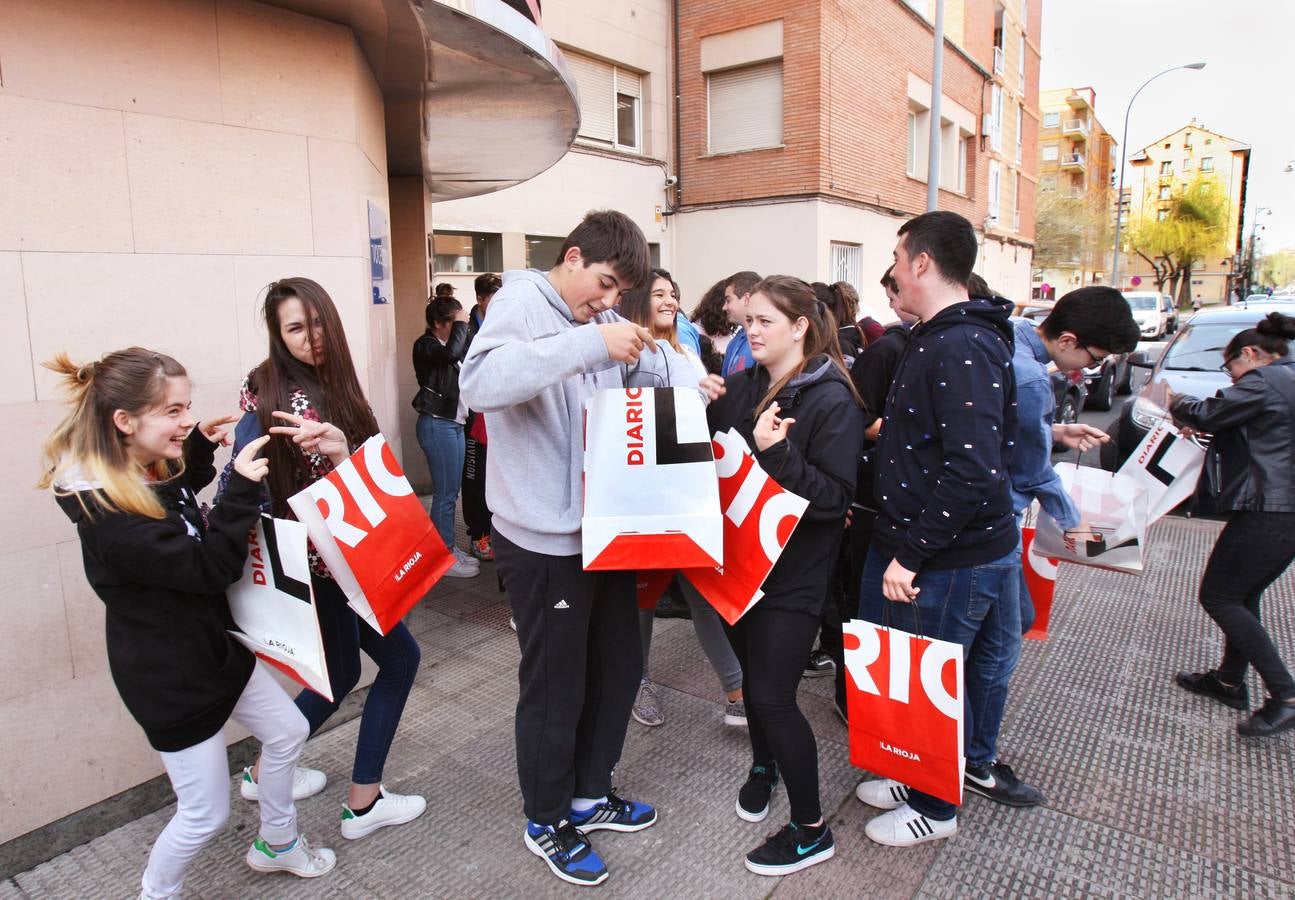 Los alumnos de 3 º de la ESDO FP del IES Laboral visitan la multimedia de Diario LA RIOJA