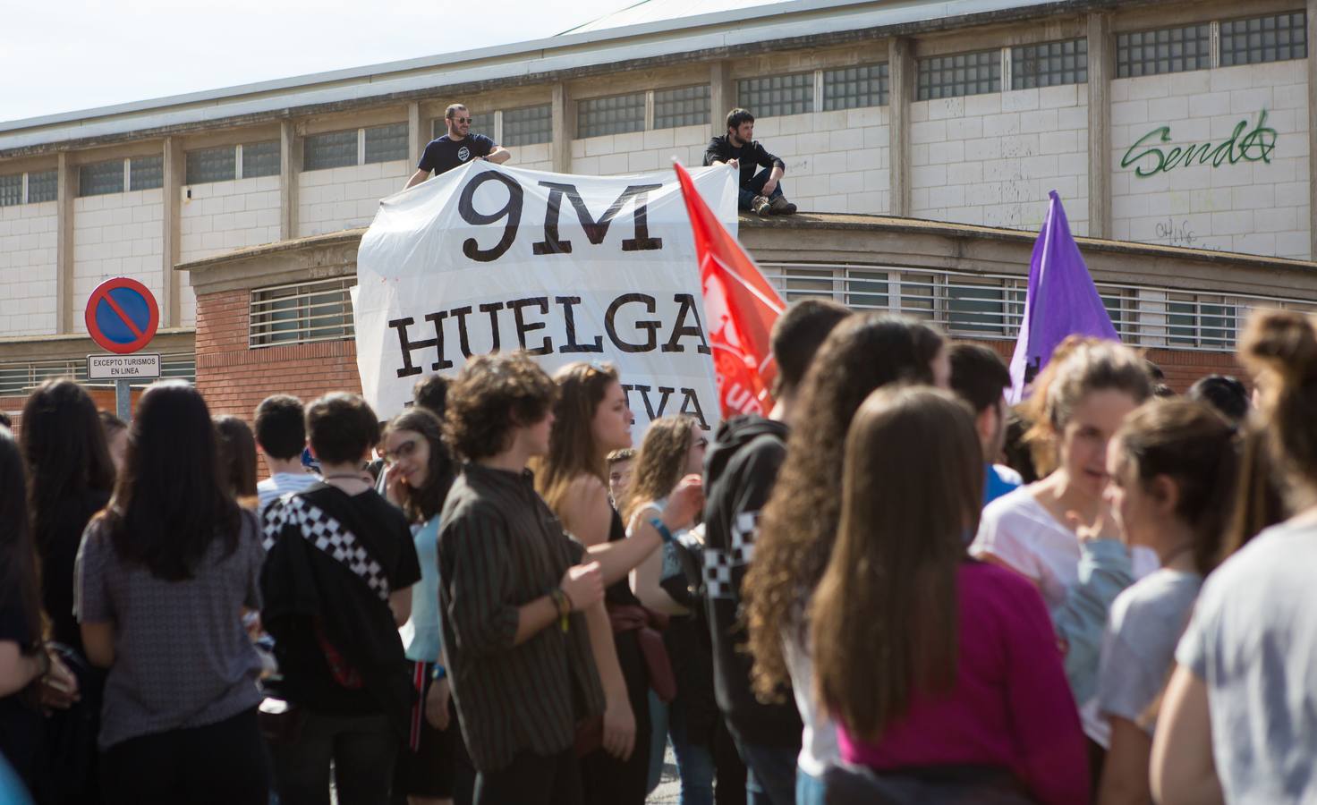Los estudiantes se manifiestan en Logroño en defensa de la escuela pública