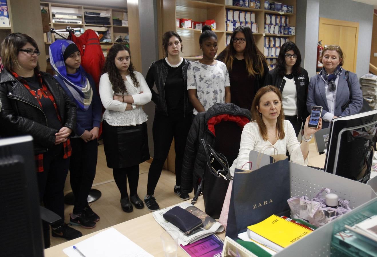 Alumnos del IES Comercio visitan la multimedia de Diario LA RIOJA