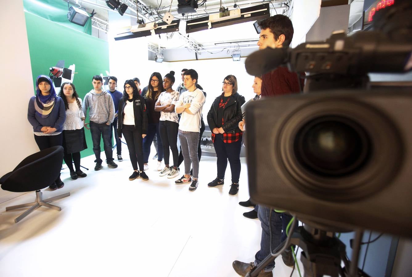 Alumnos del IES Comercio visitan la multimedia de Diario LA RIOJA