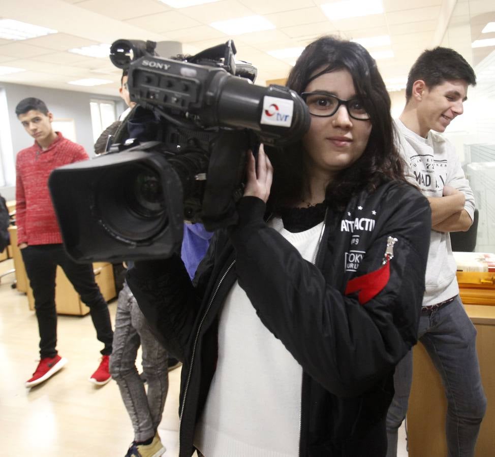 Alumnos del IES Comercio visitan la multimedia de Diario LA RIOJA