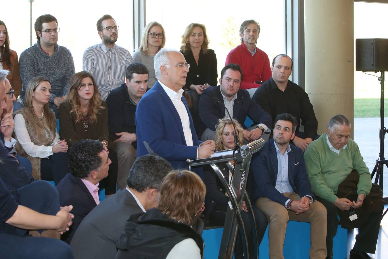 Ceniceros presenta su candidatura